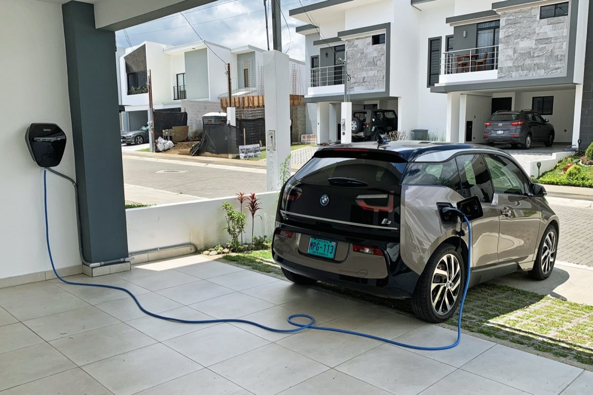 Budget voiture électrique 2026 : ce que ça coûte vraiment face au thermique