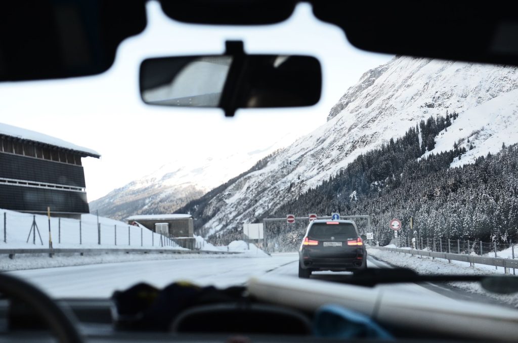 Préparer un trajet en voiture en sécurité et en conformité