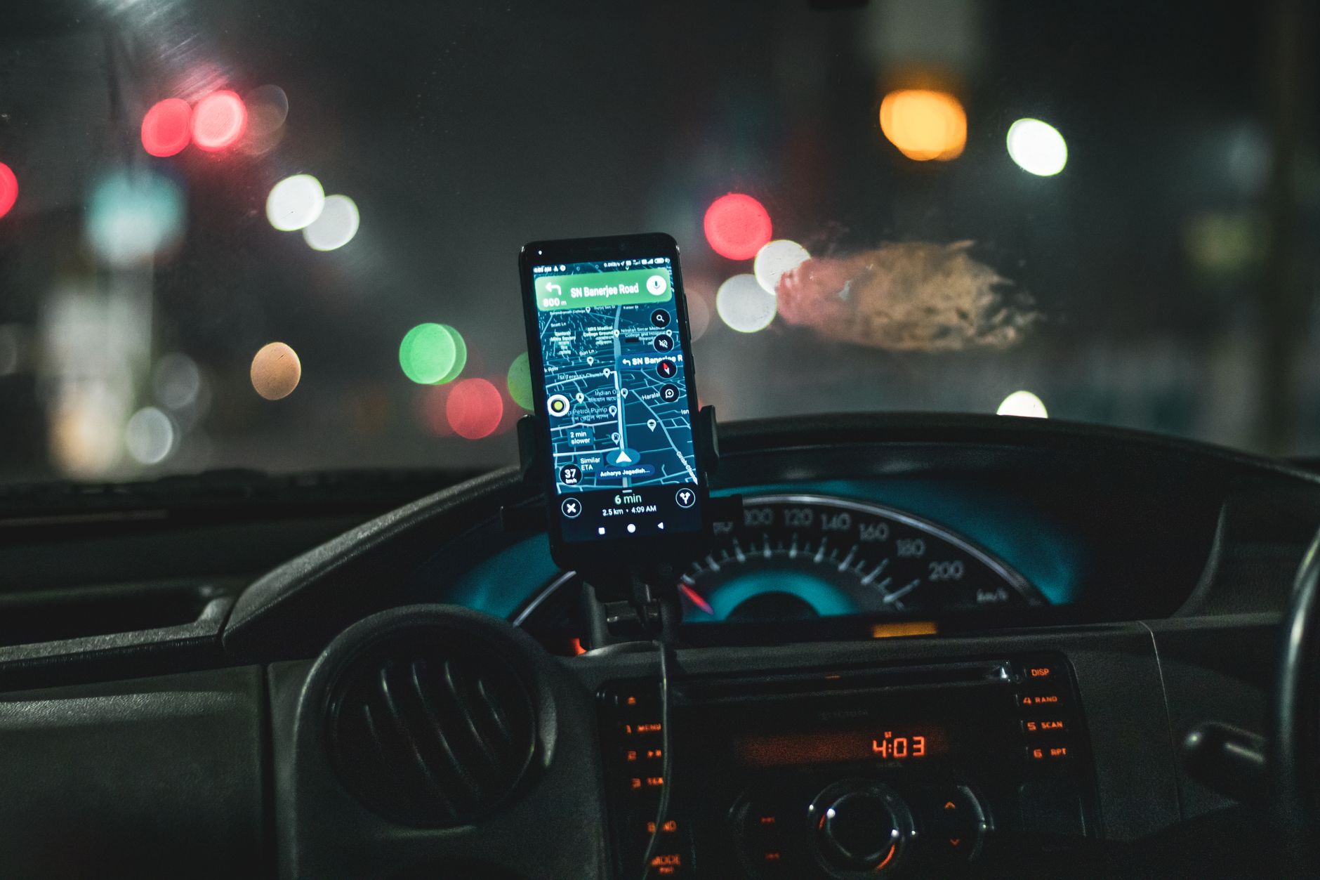 Garmin ou TomTom : quel GPS voiture choisir ?